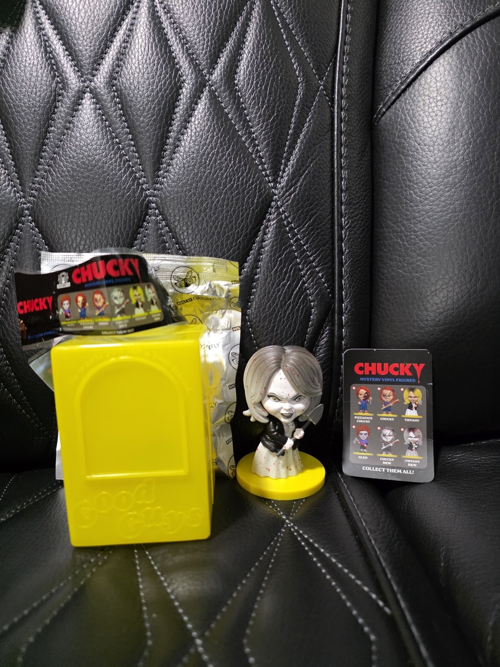 Chucky & Tiffany Mystery Vinyl Figure - Yellow Base